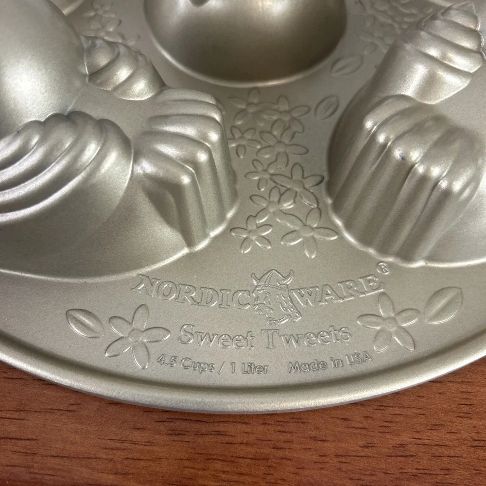 Nordic Ware SWEET TWEETS Chick Cakelet 6 Cakes Bake Bundt Cake Pan